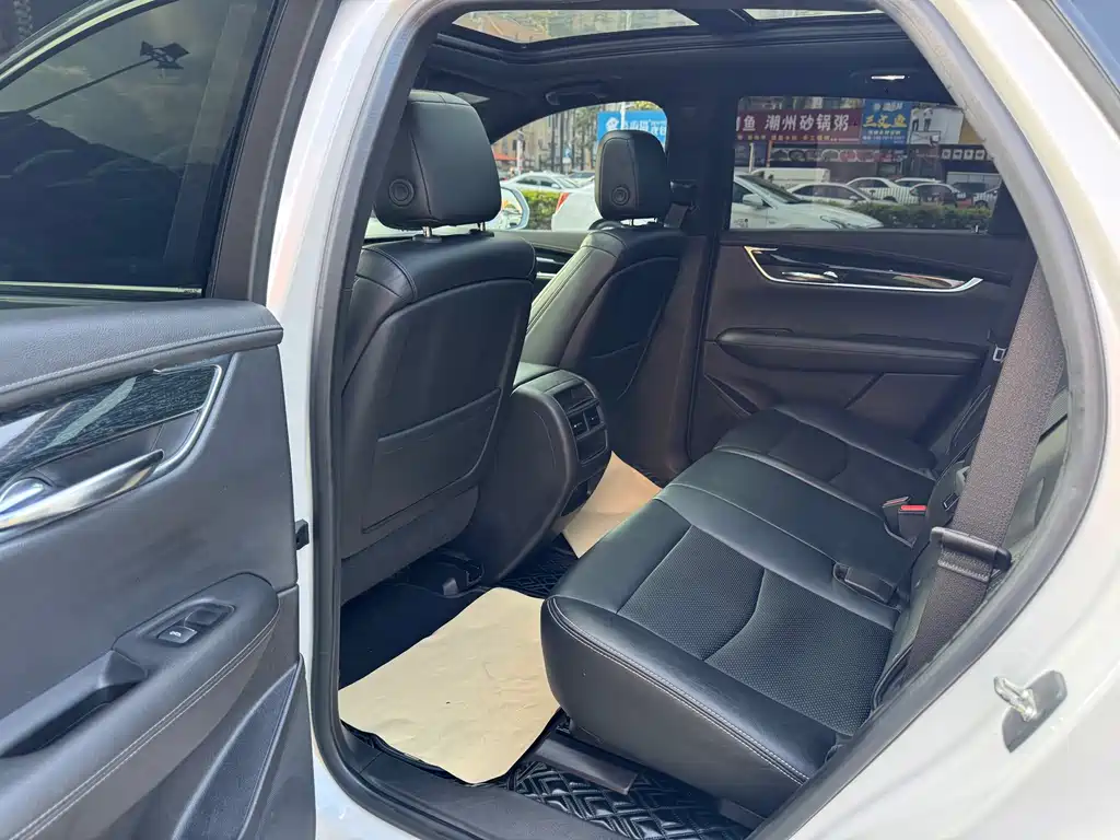 Cadillac XT5 — фото 10