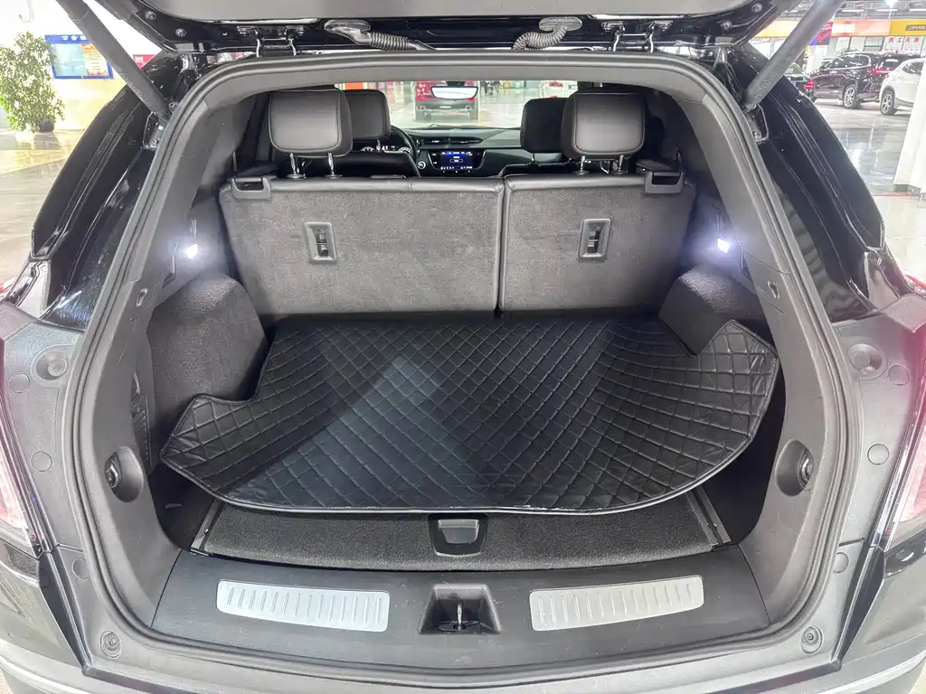 Cadillac XT5 — фото 23