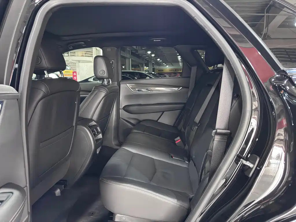 Cadillac XT5 — фото 8
