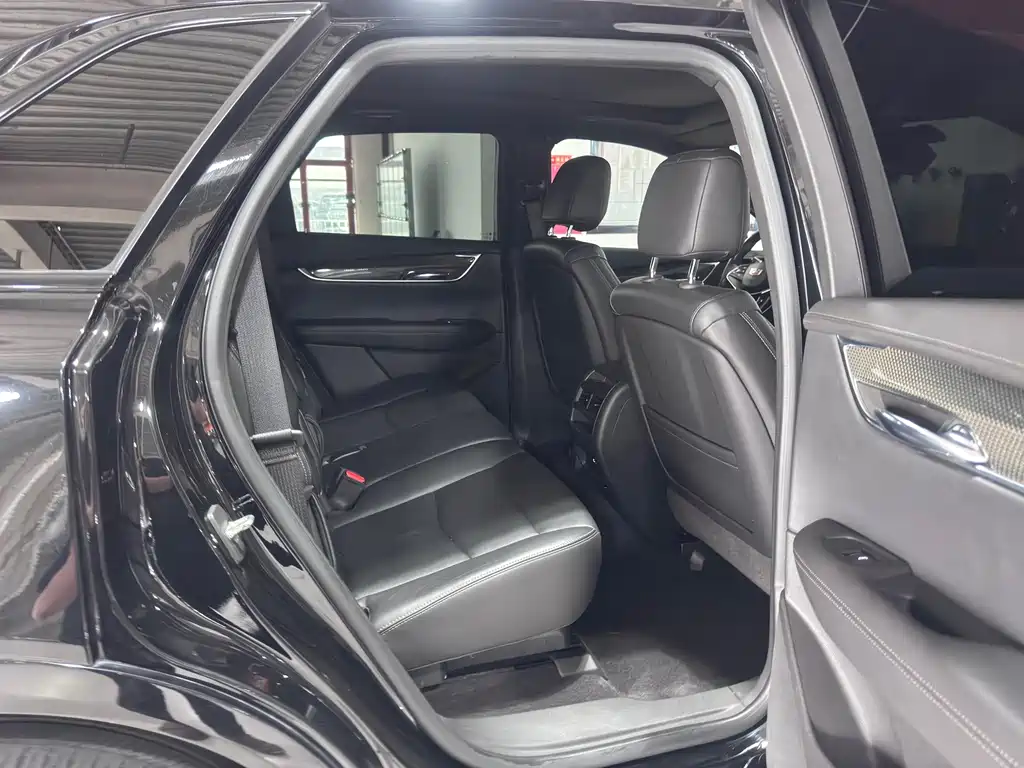 Cadillac XT5 — фото 10