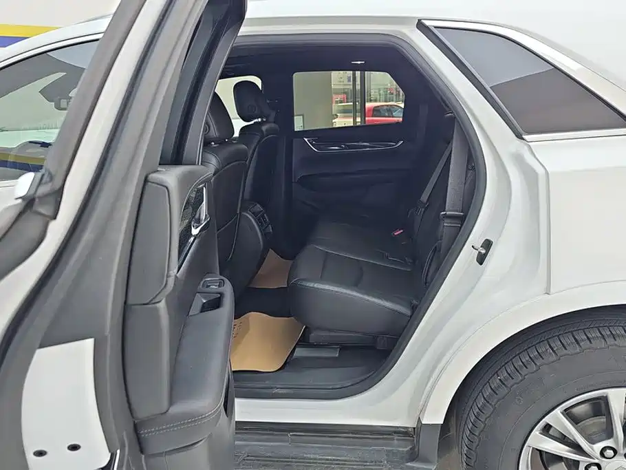 Cadillac XT5 — фото 11
