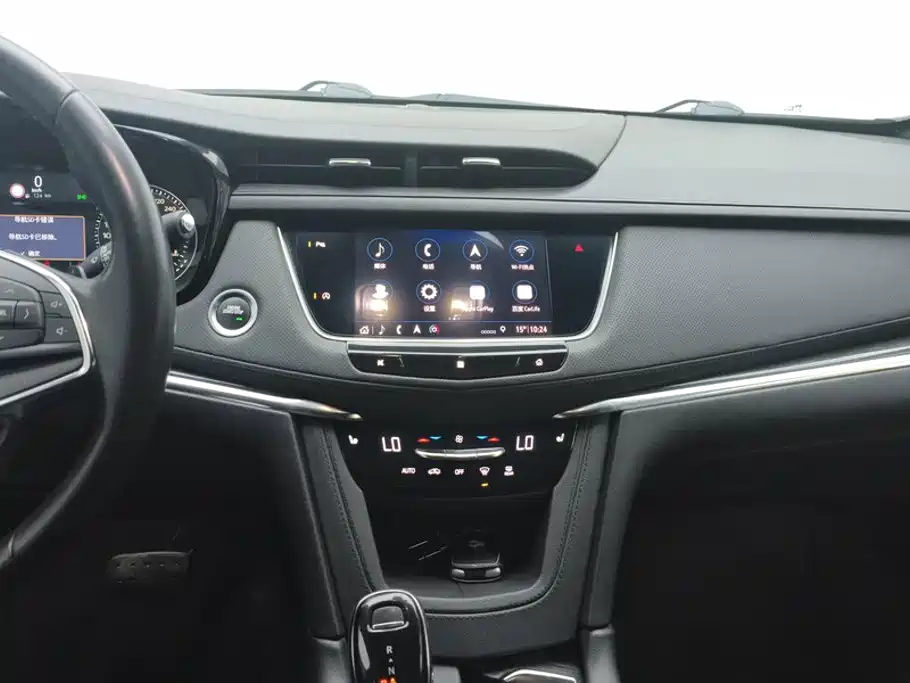 Cadillac XT5 — фото 13