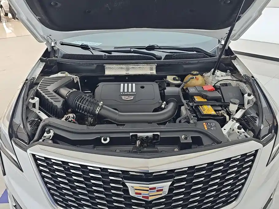 Cadillac XT5 — фото 10