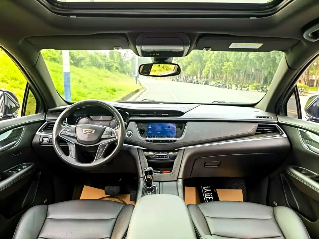 Cadillac XT5 — фото 8