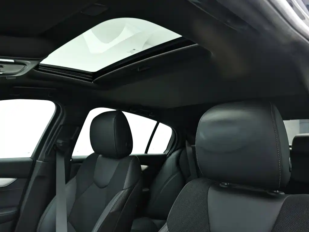 Cadillac CT5 — фото 11