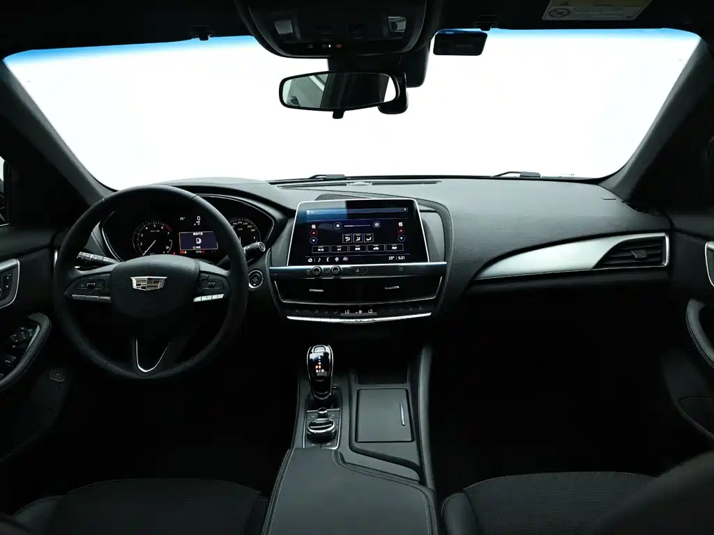 Cadillac CT5 — фото 13