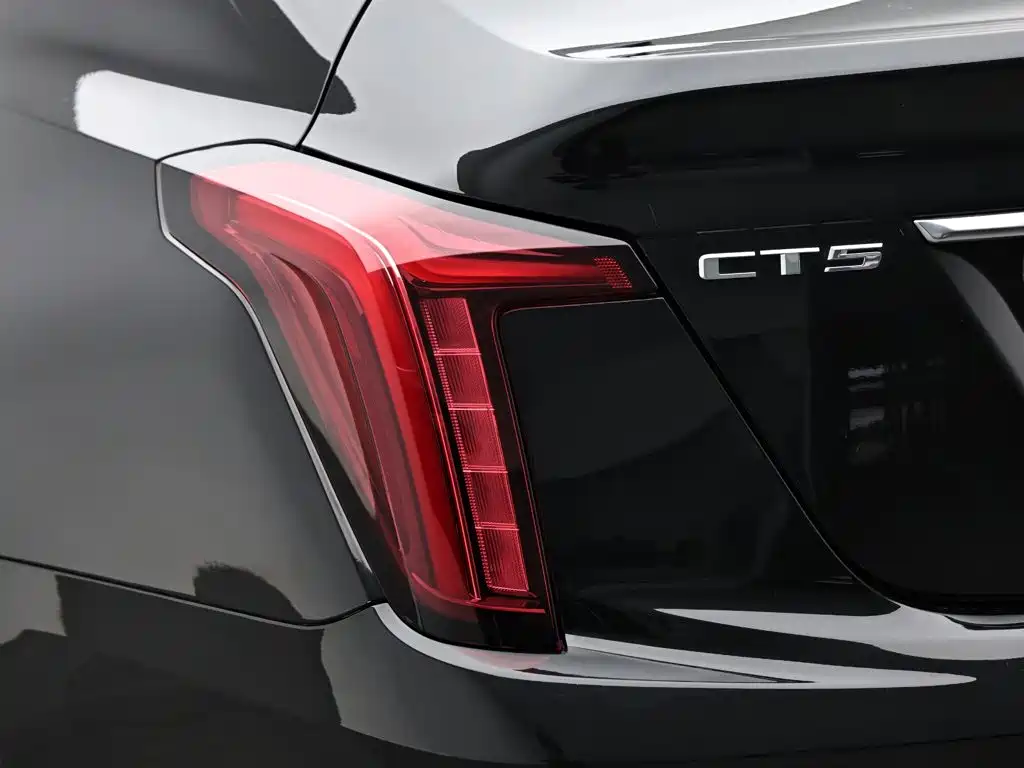 Cadillac CT5 — фото 7
