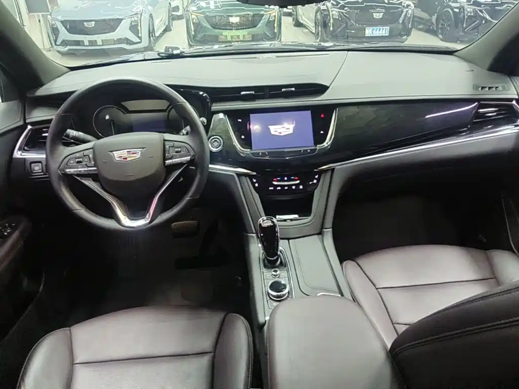 Cadillac XT6 — фото 10