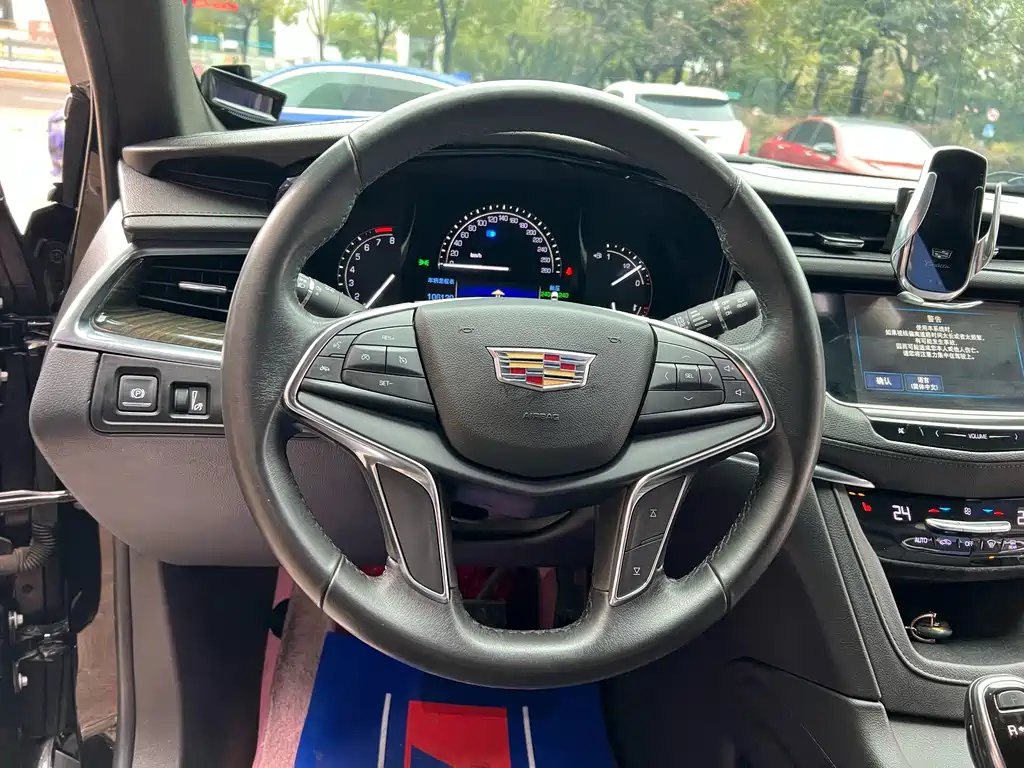 Cadillac XT5 — фото 3
