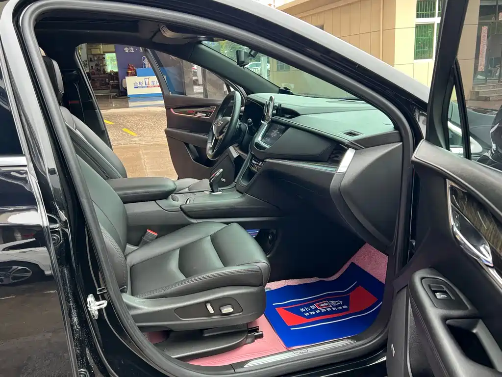 Cadillac XT5 — фото 8