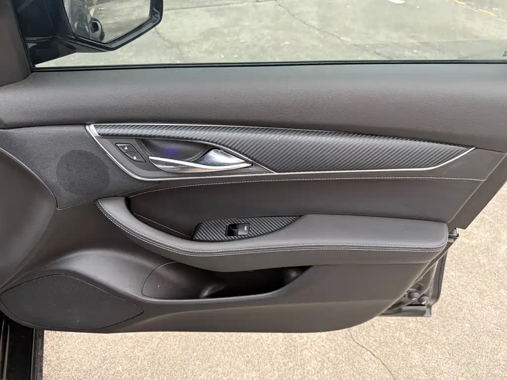 Cadillac CT5 — фото 11
