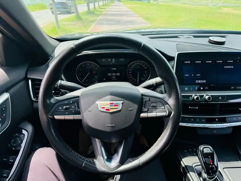 Cadillac CT5 — фото 5