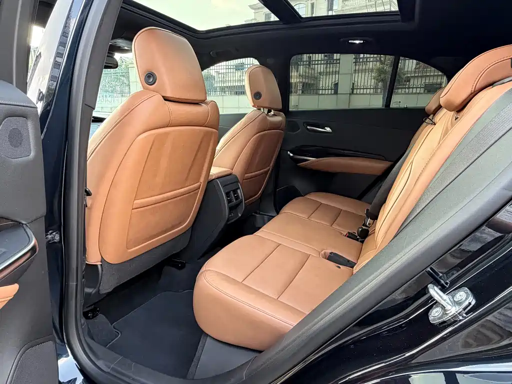 Cadillac XT4 — фото 8
