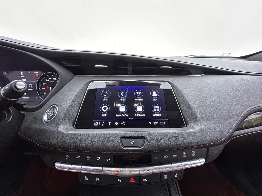 Cadillac XT4 — фото 11