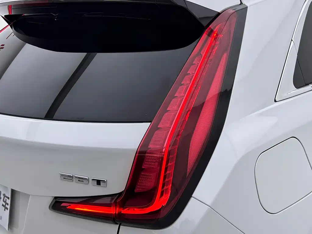 Cadillac XT4 — фото 20