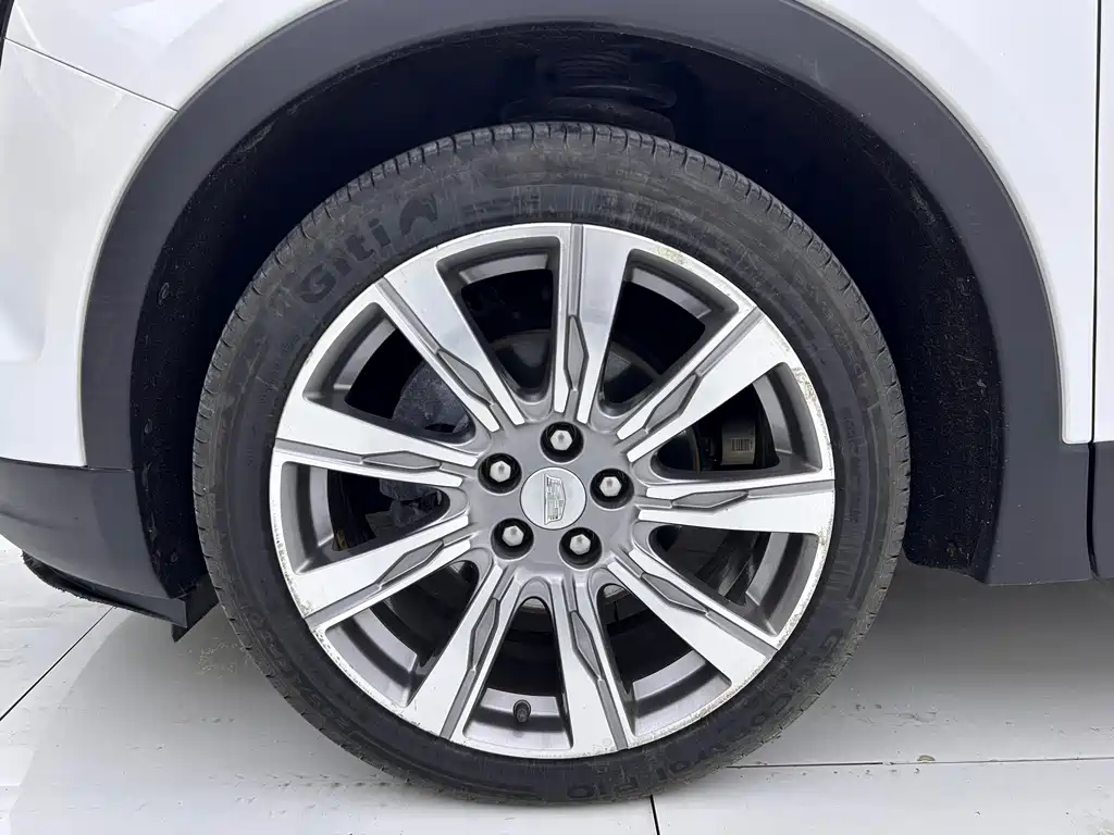 Cadillac XT4 — фото 22