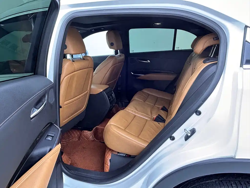 Cadillac XT4 — фото 8
