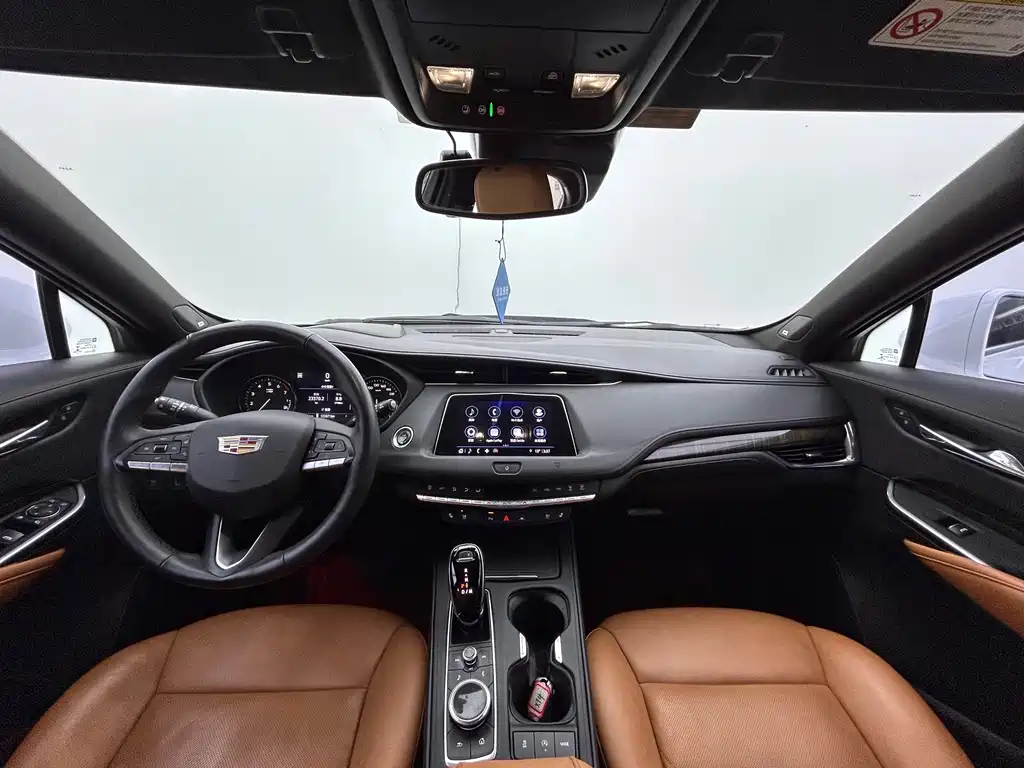 Cadillac XT4 — фото 10