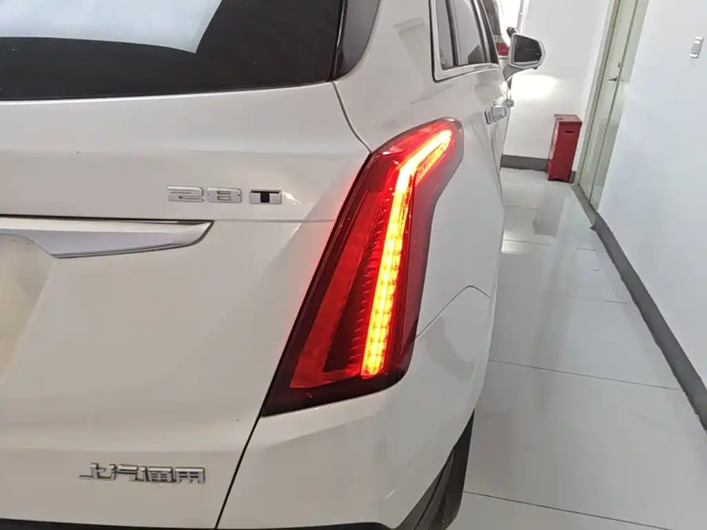 Cadillac XT5 — фото 8