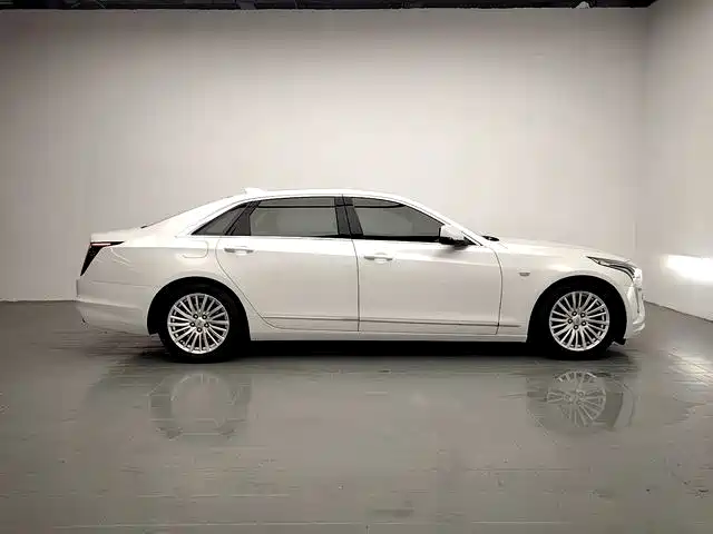 Cadillac CT6 — фото 8