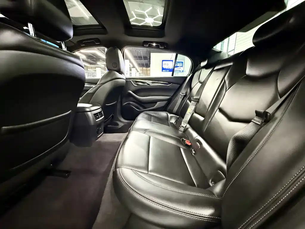 Cadillac CT5 — фото 7