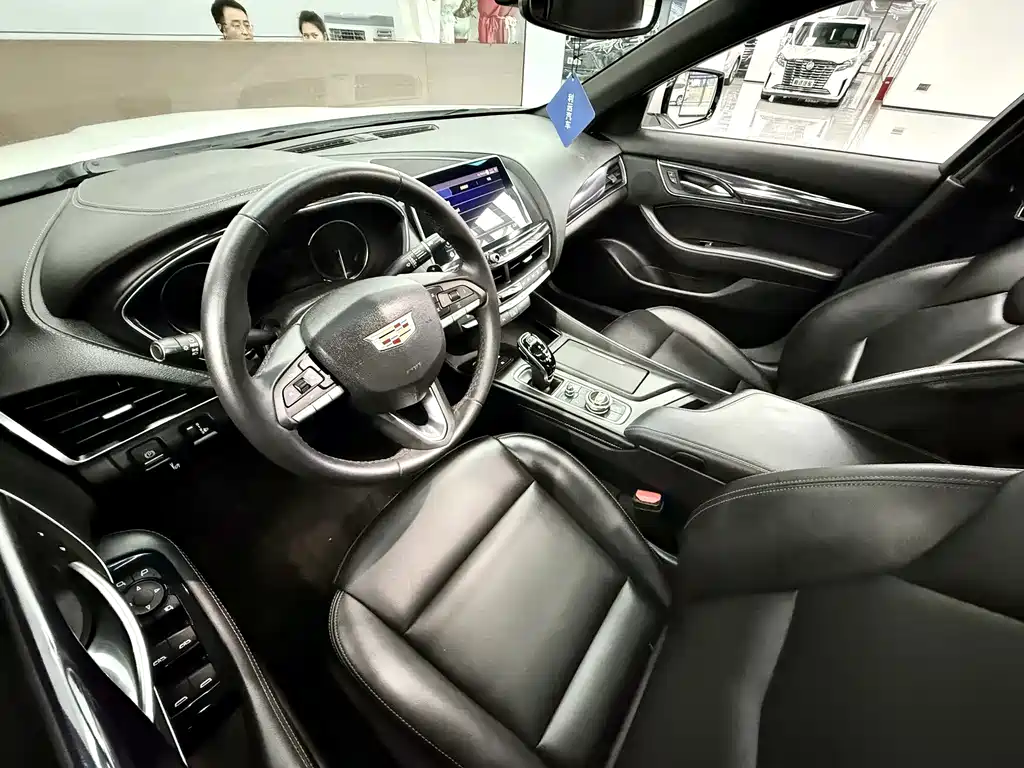 Cadillac CT5 — фото 9