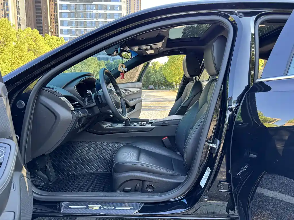 Cadillac CT5 — фото 8