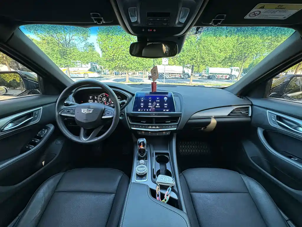 Cadillac CT5 — фото 9