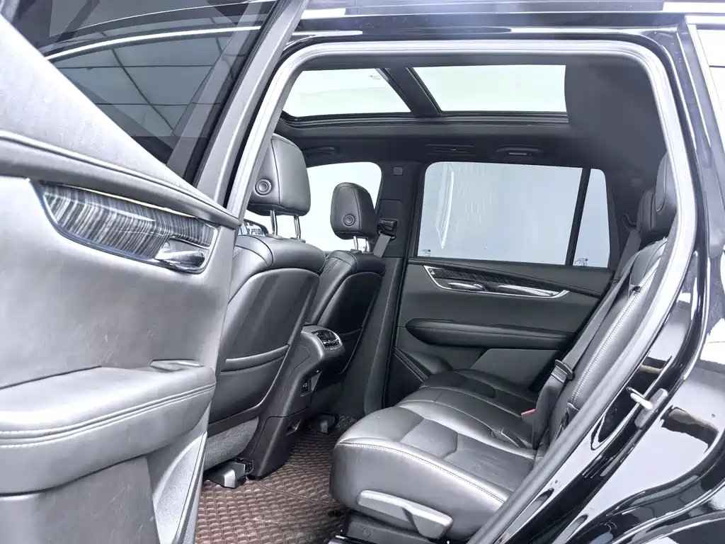 Cadillac XT6 — фото 8