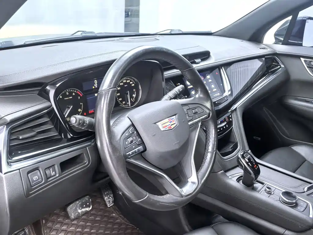 Cadillac XT6 — фото 10