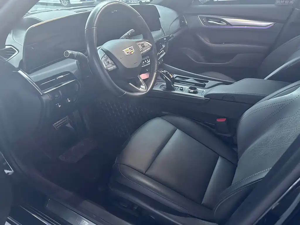 Cadillac CT5 — фото 6