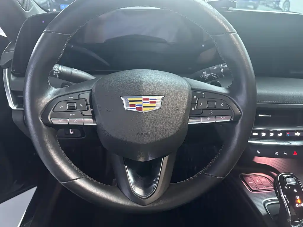 Cadillac CT5 — фото 7