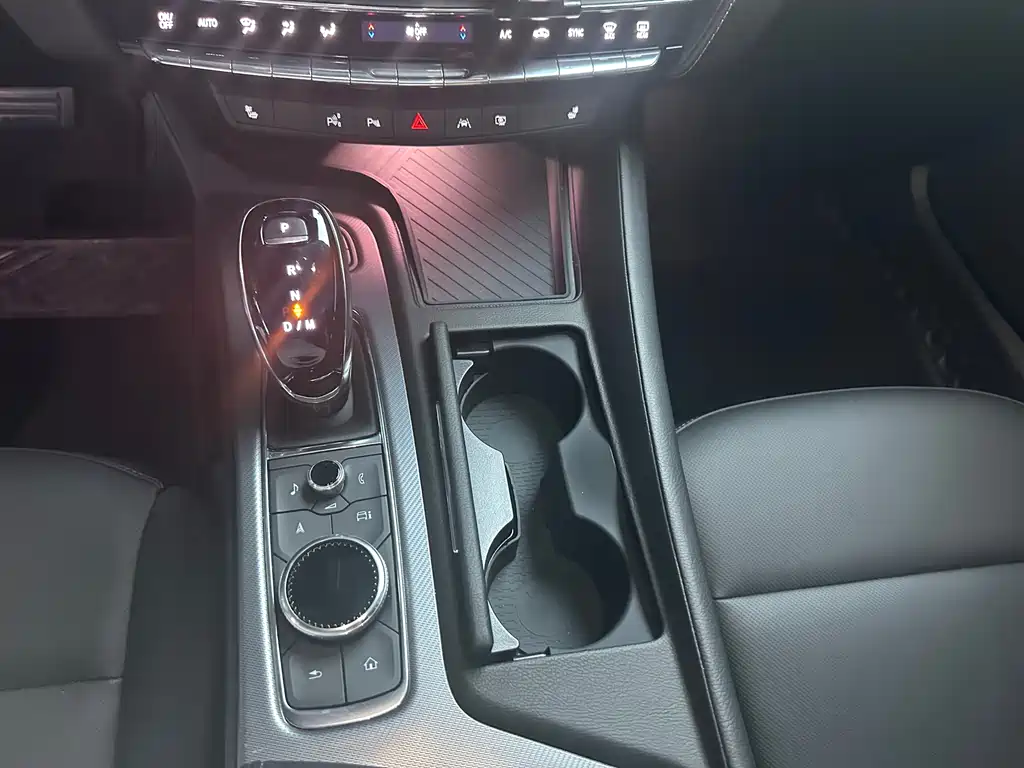 Cadillac CT5 — фото 9