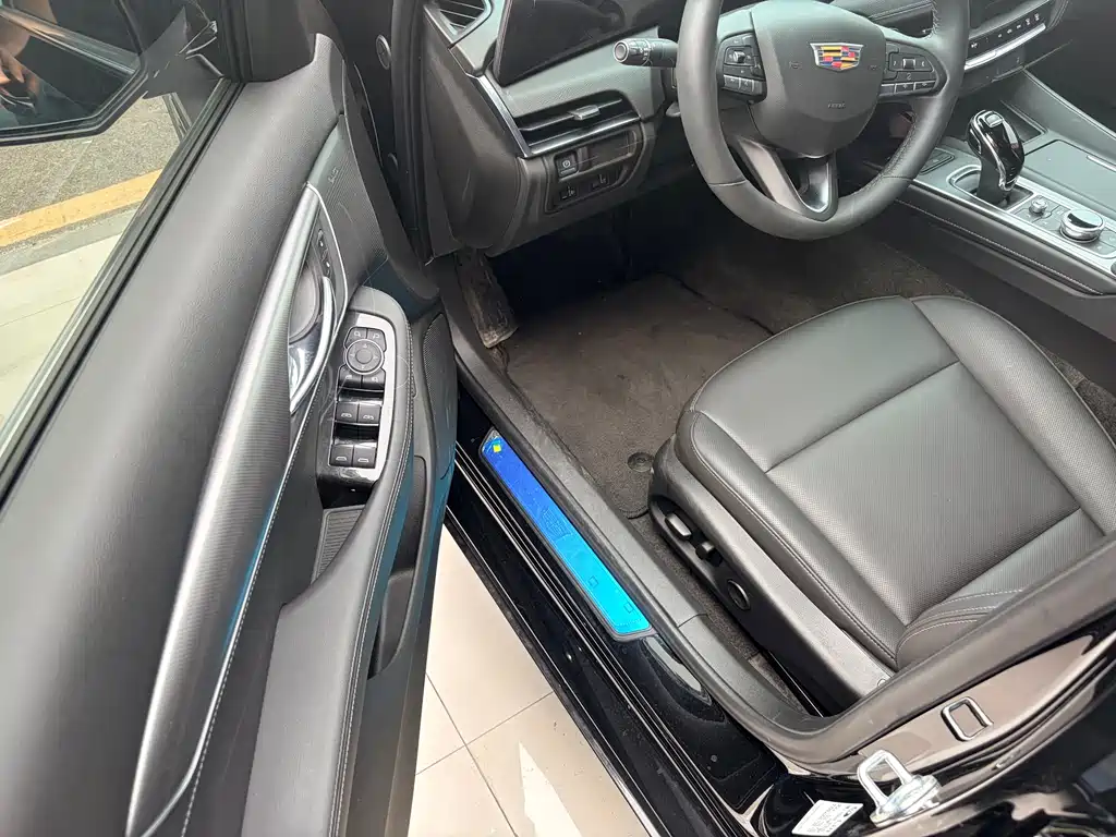 Cadillac CT5 — фото 7