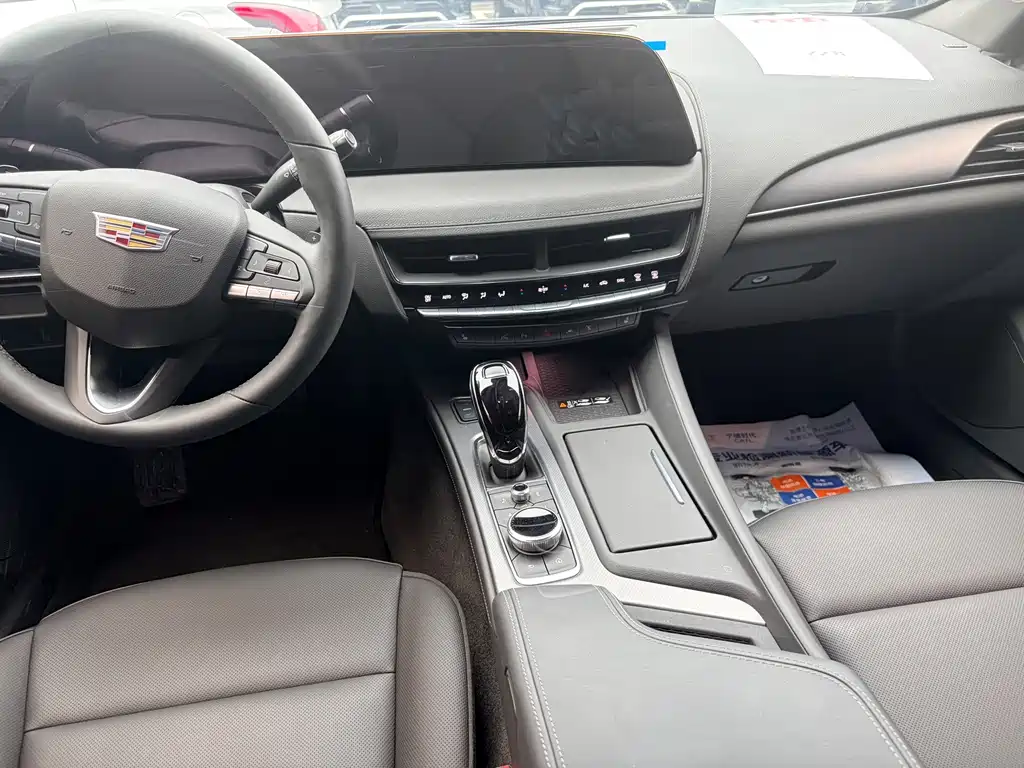 Cadillac CT5 — фото 9