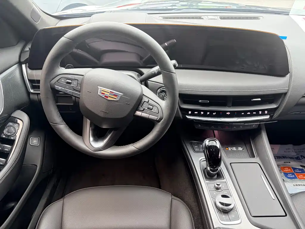 Cadillac CT5 — фото 10