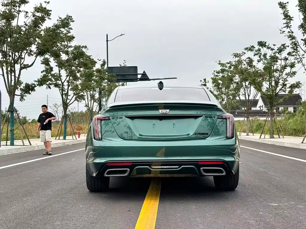 Cadillac CT5 — фото 9