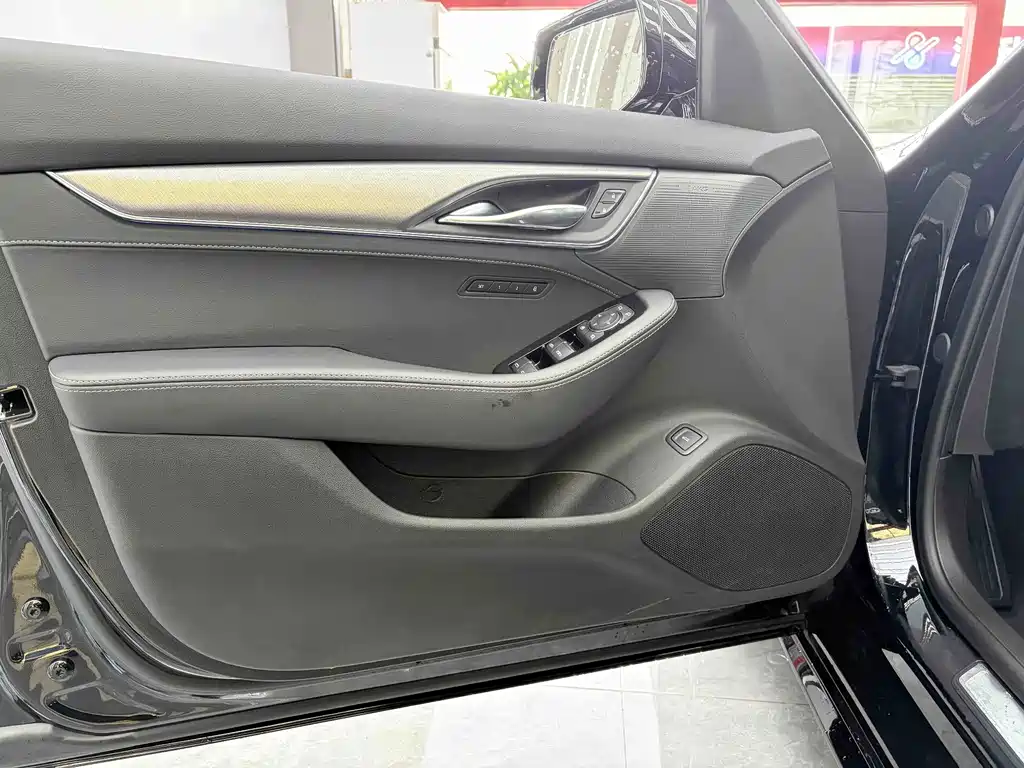 Cadillac CT5 — фото 6