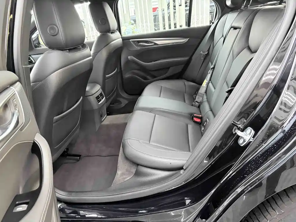 Cadillac CT5 — фото 9