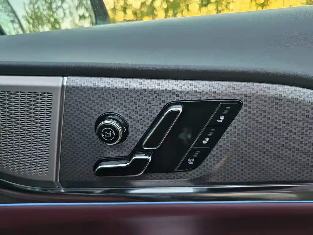 Cadillac XT5 — фото 24