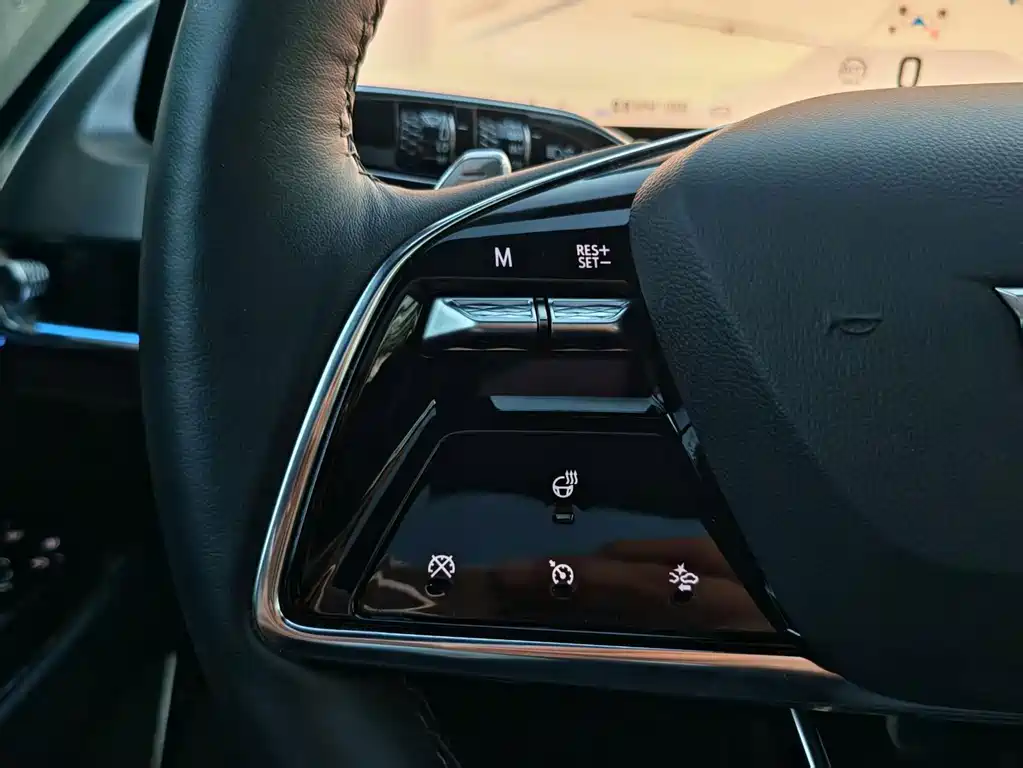 Cadillac XT5 — фото 29