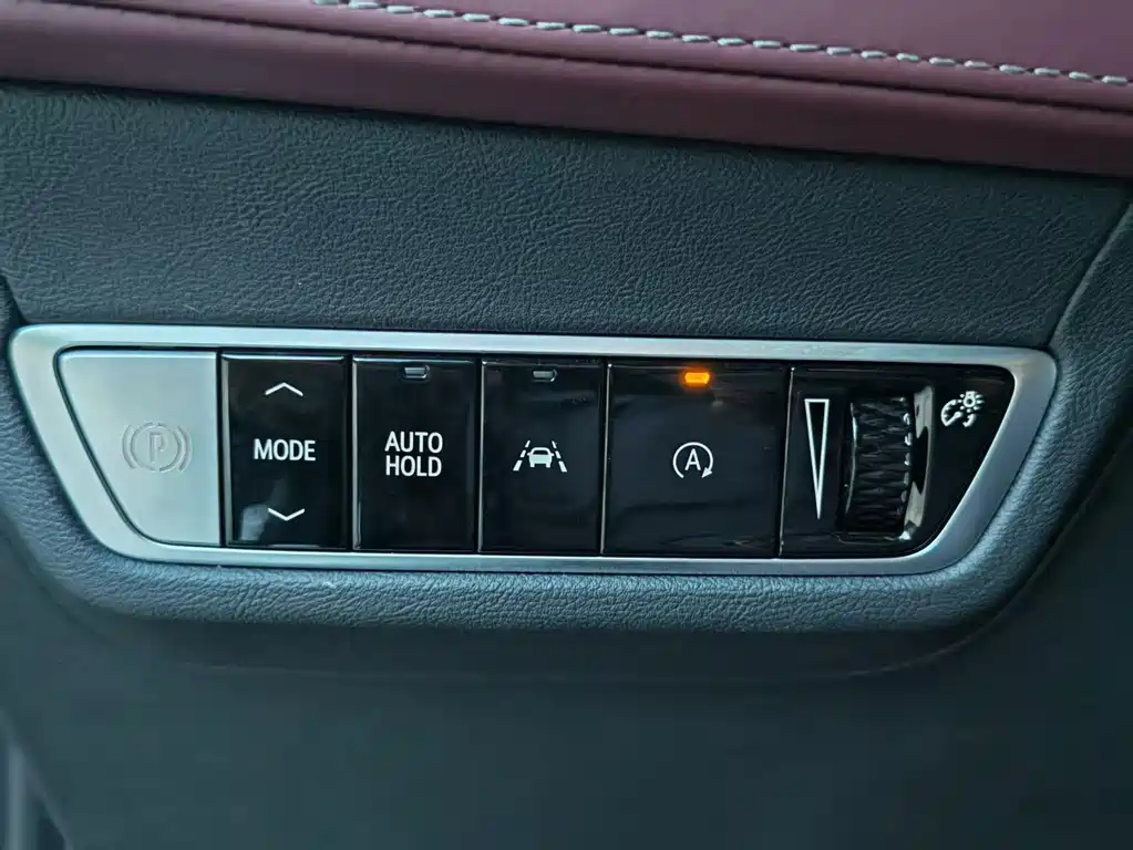 Cadillac XT5 — фото 37