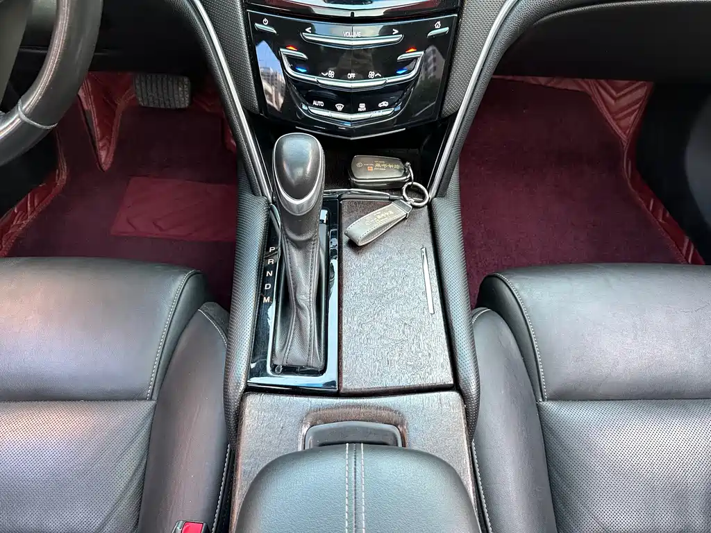 Cadillac XTS — фото 20