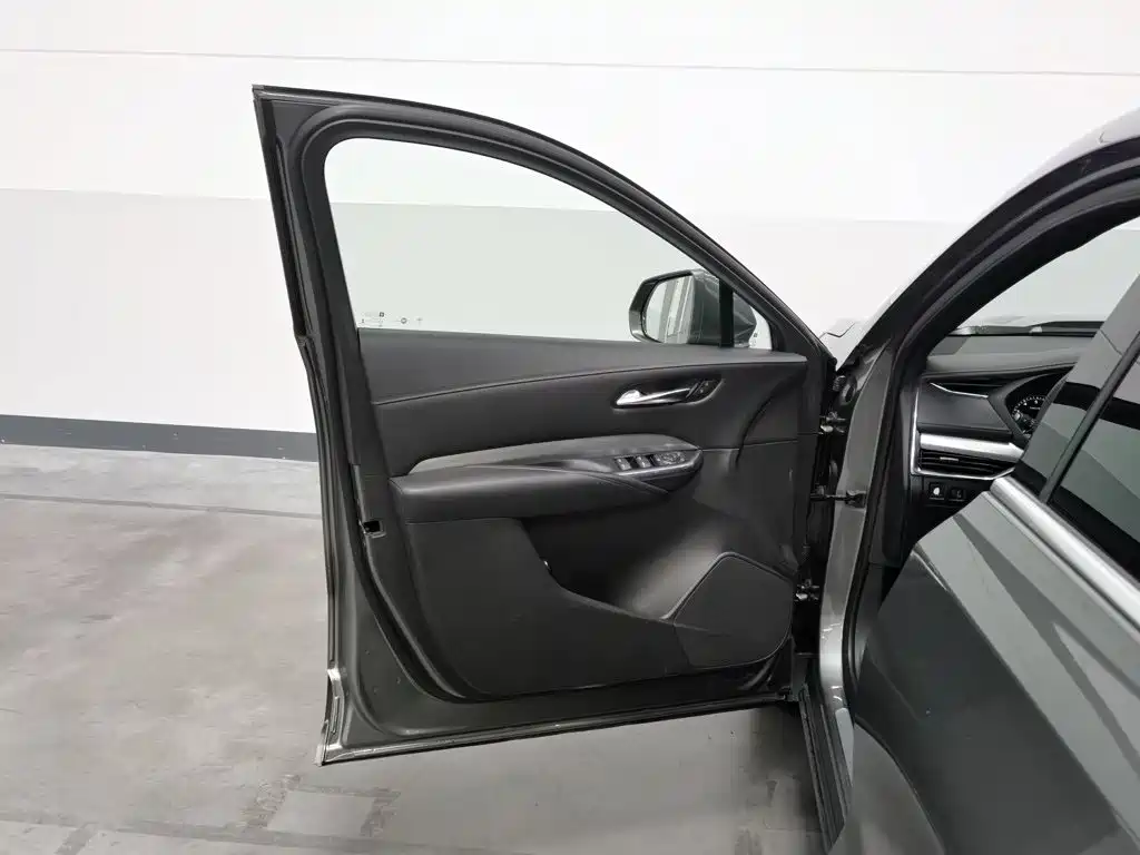 Cadillac XT4 — фото 8