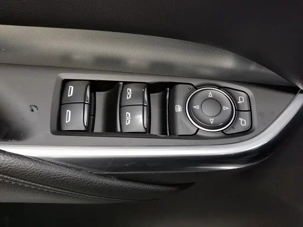 Cadillac XT4 — фото 9