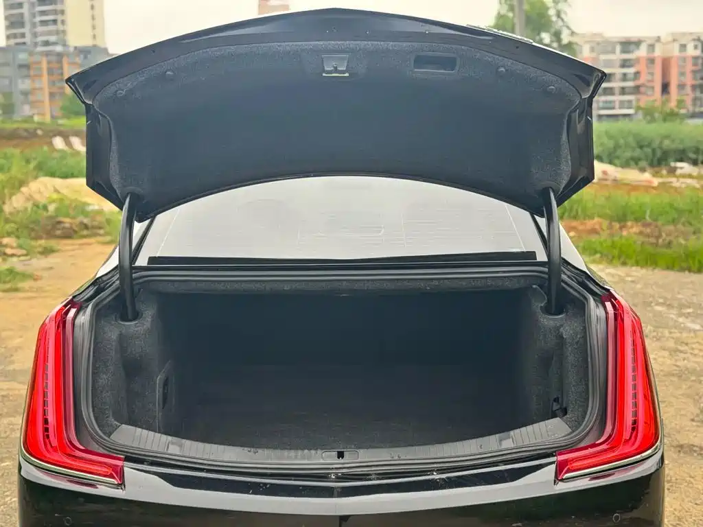 Cadillac XTS — фото 9
