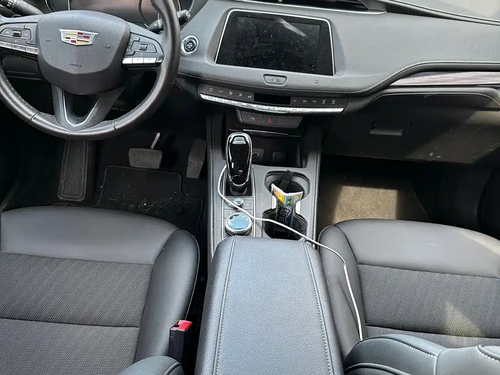 Cadillac XT4 — фото 13