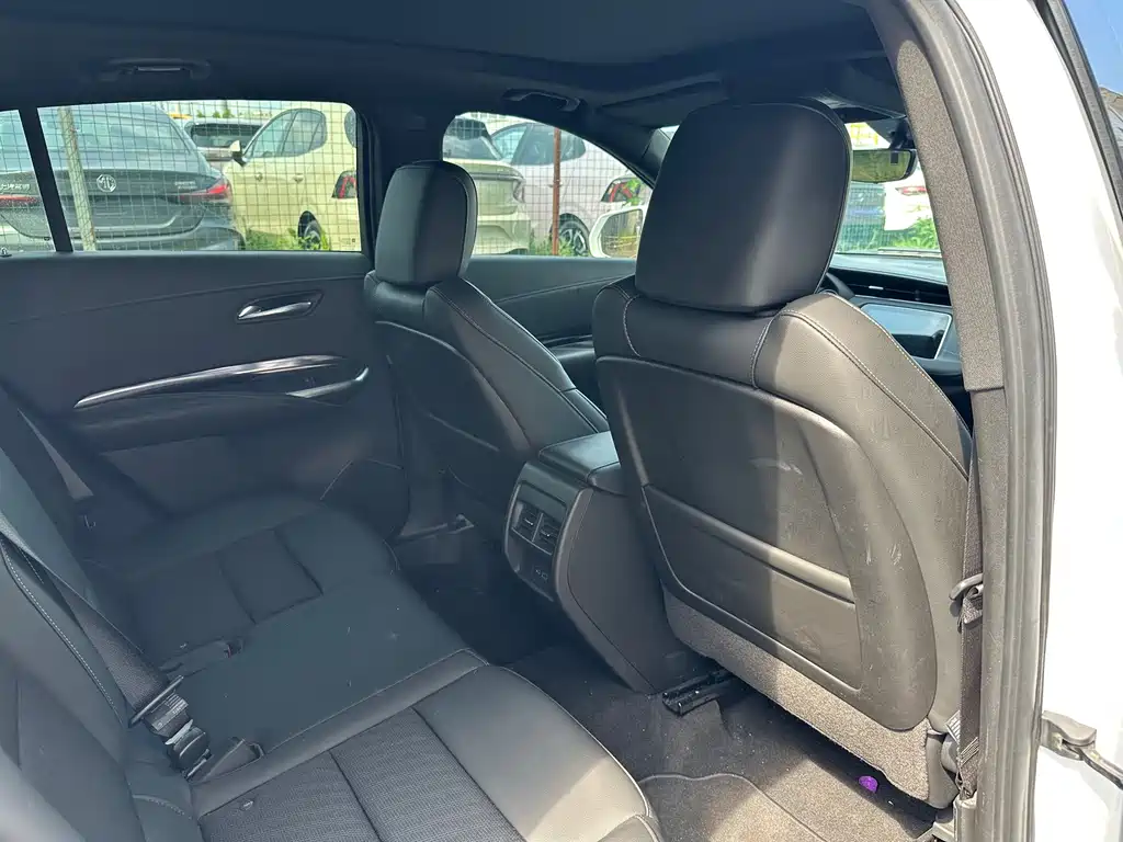 Cadillac XT4 — фото 14