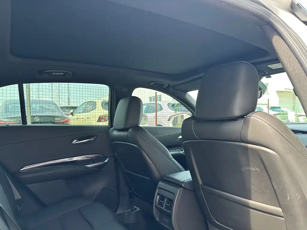 Cadillac XT4 — фото 15