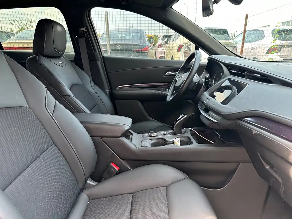 Cadillac XT4 — фото 17